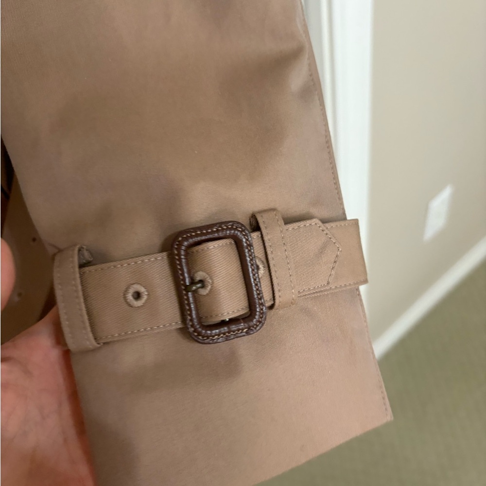 Brooks Brothers Classic Tan Trench Coat with zip-out lining, size 8P - Picture 6 of 8